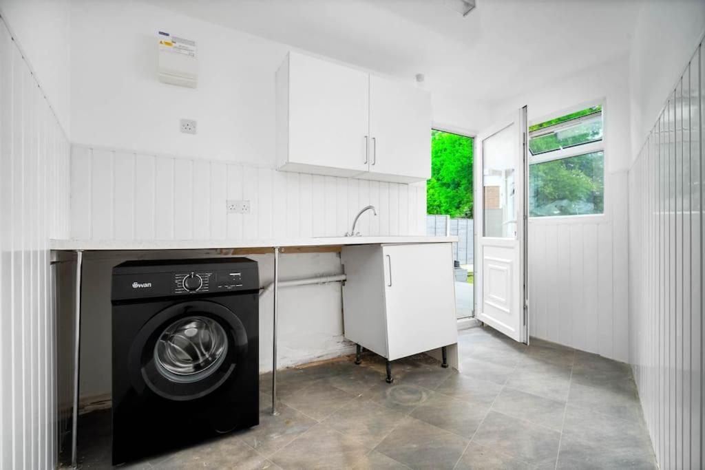 Witton 3 Bedroom House - Long Offers Birmingham