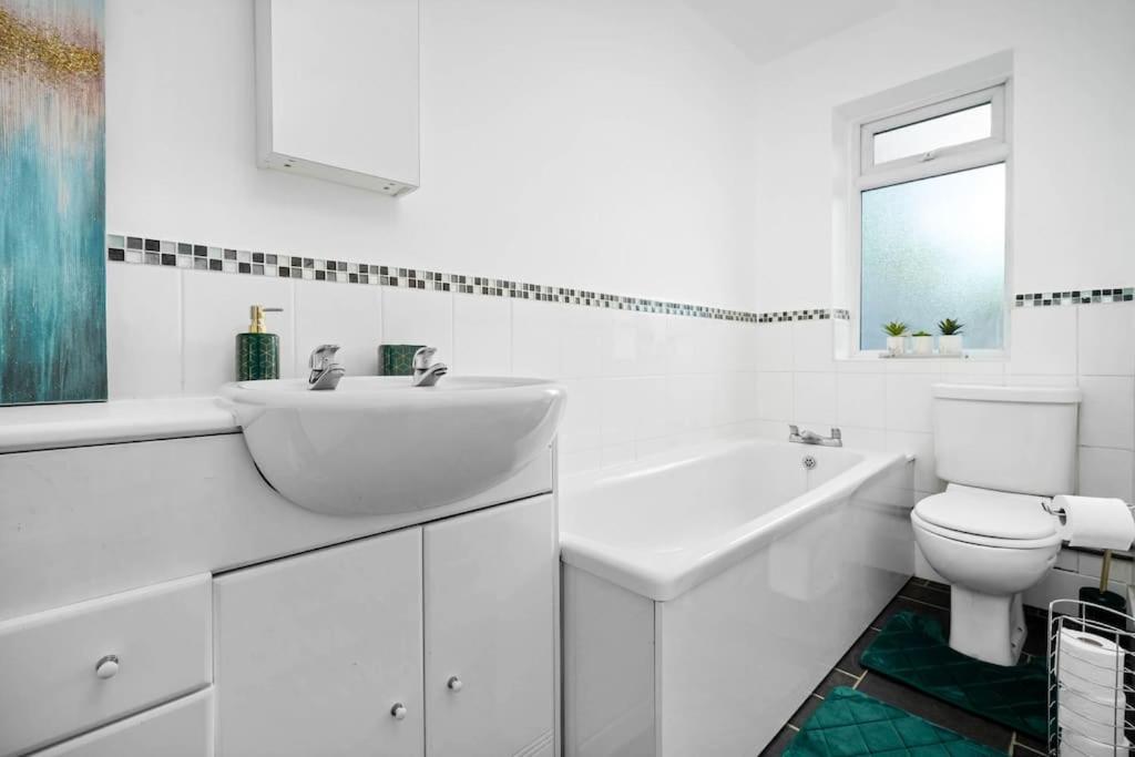 Witton 3 Bedroom House - Long Offers Birmingham
