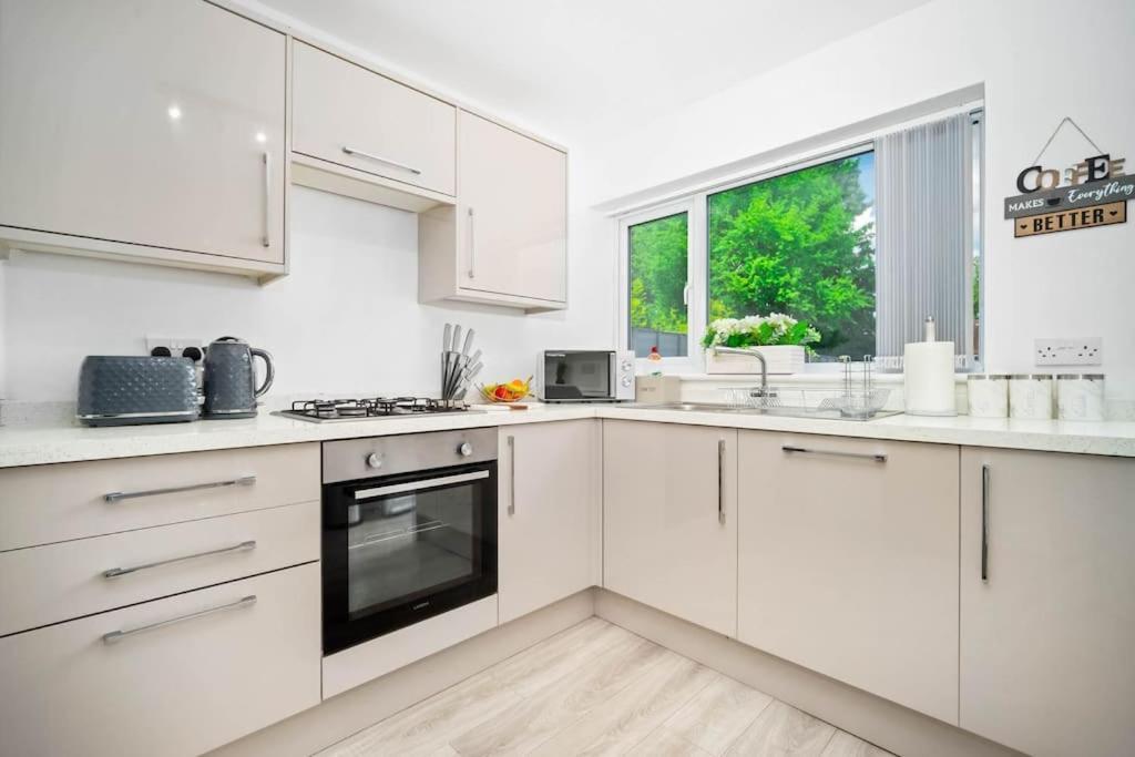 Witton 3 Bedroom House - Long Offers * Birmingham